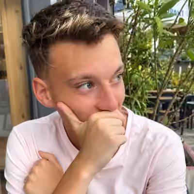 Lukas L.
