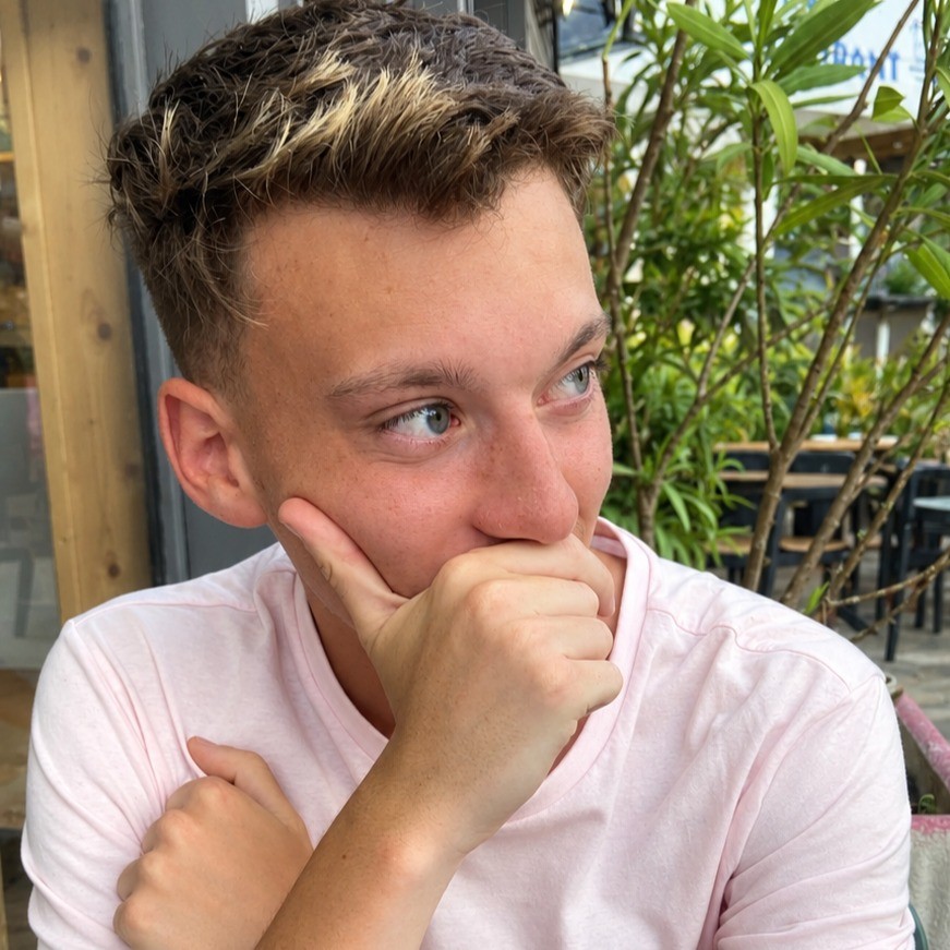 Lukas L.